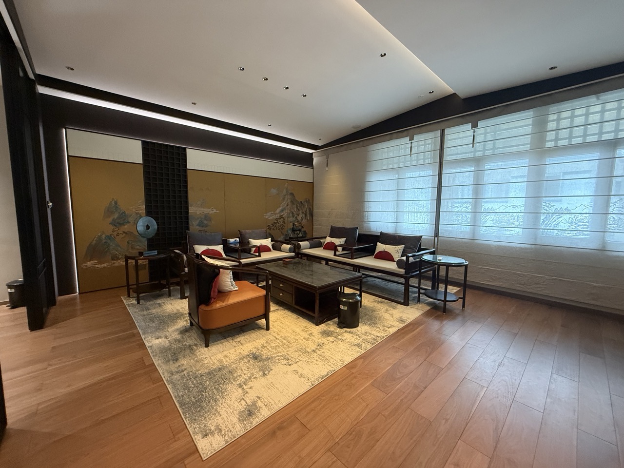 Emerald Garden 829 sqft office executive lounge and collaboration area